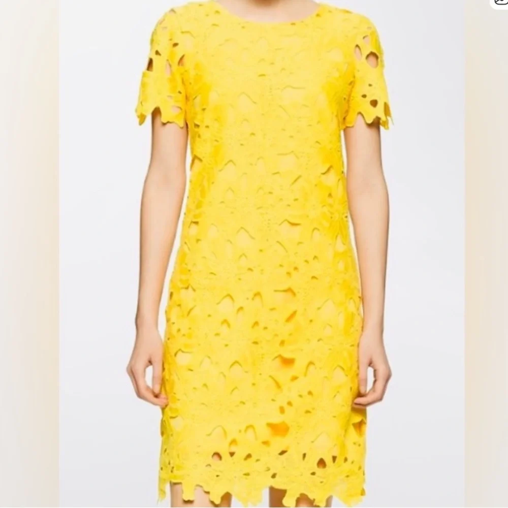 Calvin Klein Canary Yellow Floral Pattern Lace Dress, size 6 - Picture 1 of 6